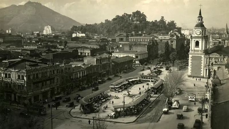 PÉRGOLA DE LAS FLORES E IGLESIA SAN FRANCISCO