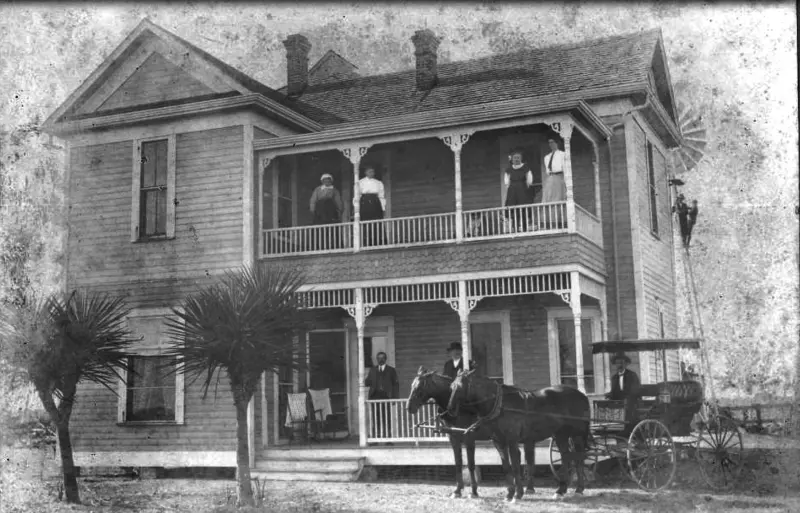 House in Frame Switch