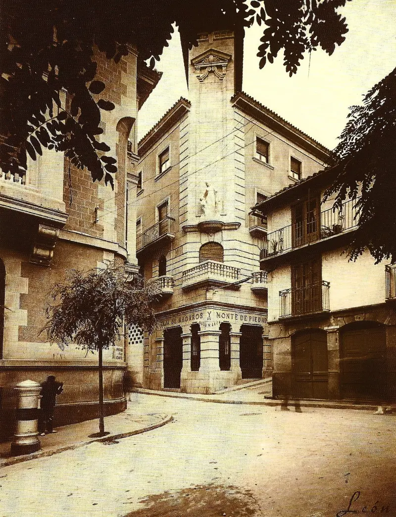 Prrimera oficina de la Caja de Ahorros y M. P de Salamanca en Béjar