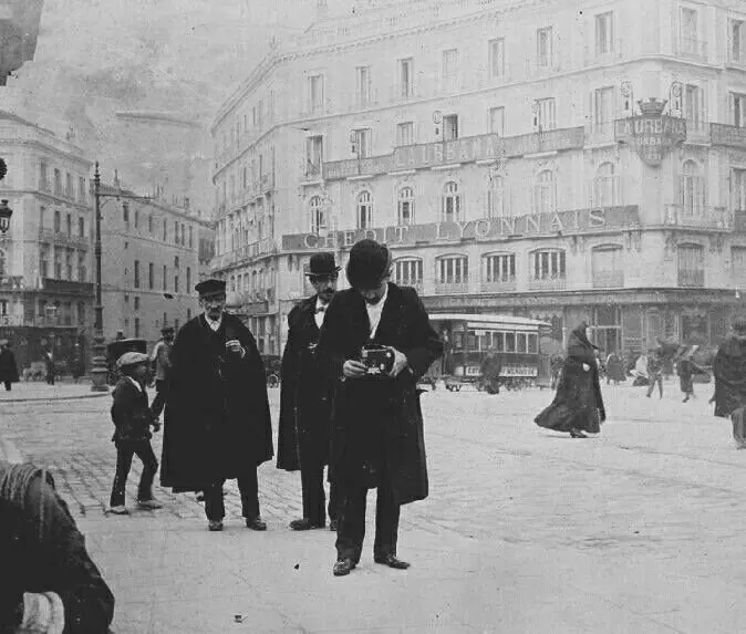 FOTÓGRAFO EN PUERTA DEL SOL