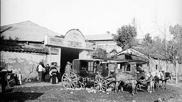 Caballos frente al ferrocarril: la Estación Providencia de Santiago en 1906