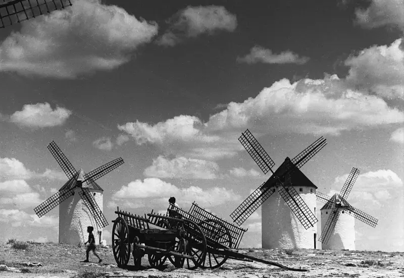 Niños, carros y molinos.
