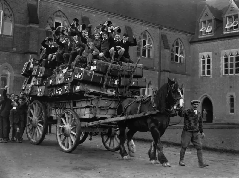 Students going home at the beginning of the Christmas holidays