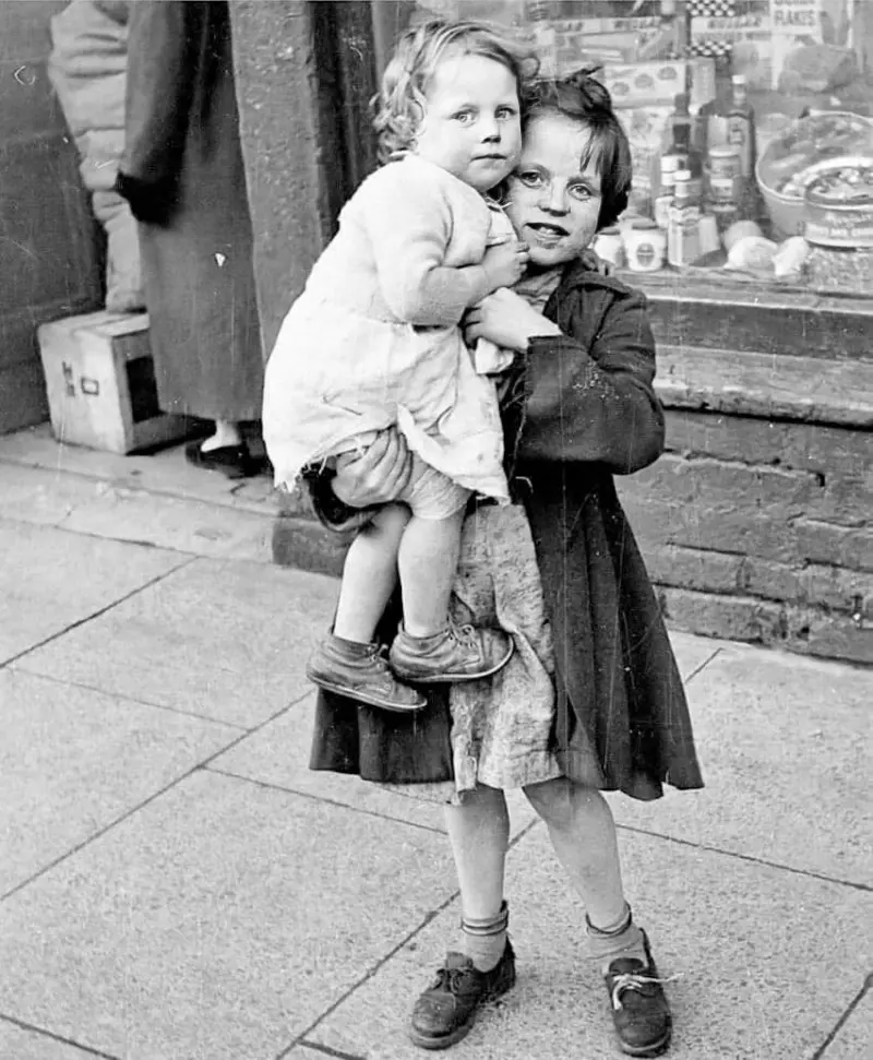 Marie Dillon with her younger sister 