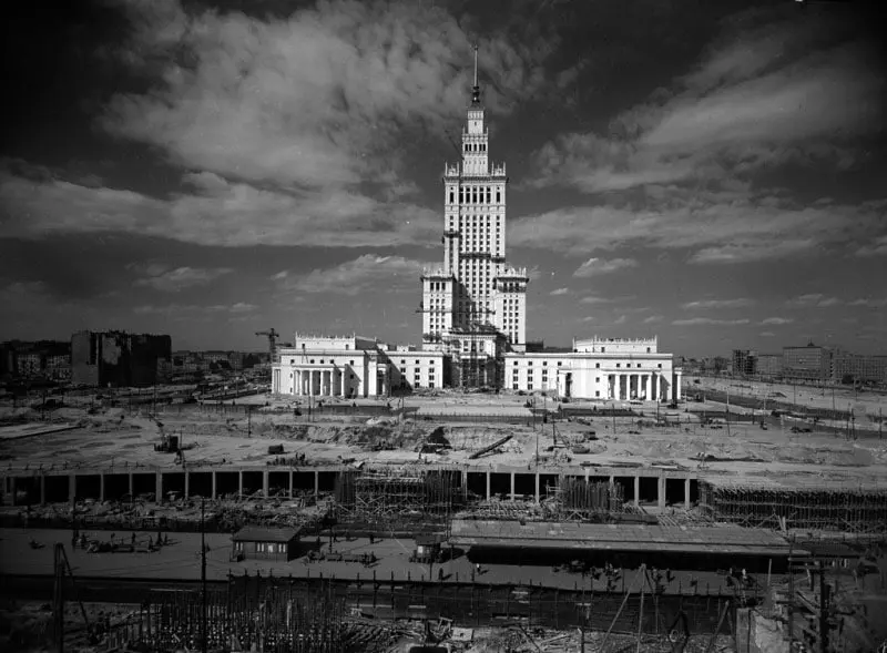 Construction of a Stalinist skyscraper