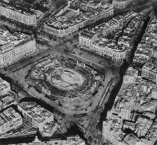 Plaza de Catalunya en construcción.