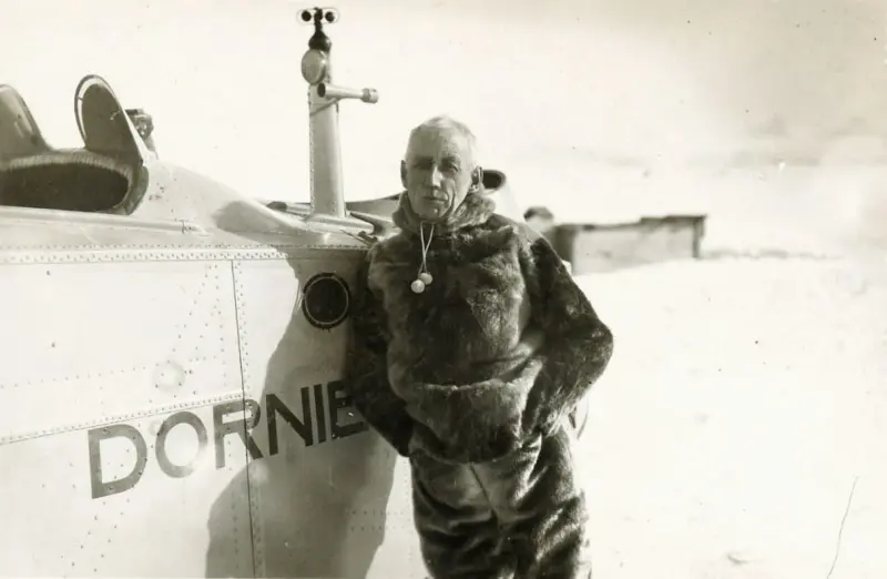 Roald Amundsen in Ny-Ålesund on his Dornier plane
