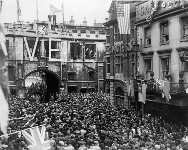  Lincoln's VE Day parade