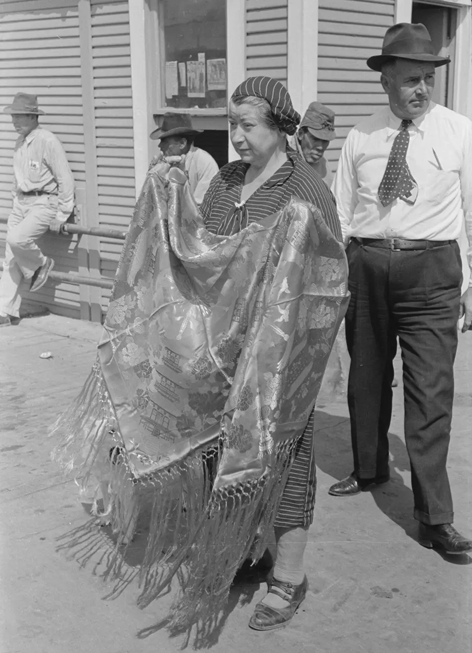 Woman selling an imitation