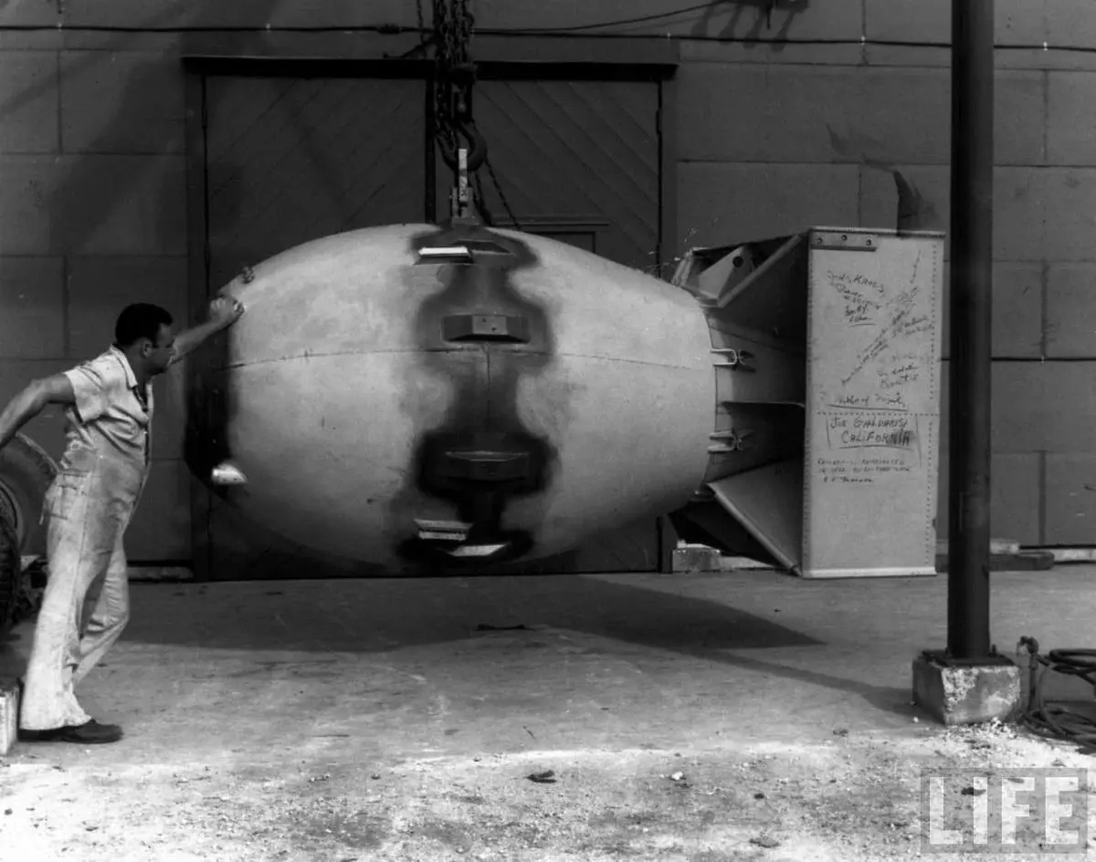 Transport of the Fat Man before the Nagasaki Bombing Transport of the Fat Man before the Nagasaki Bombing