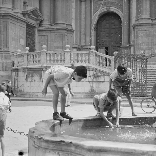 Fuente de la Plaza del Obispo