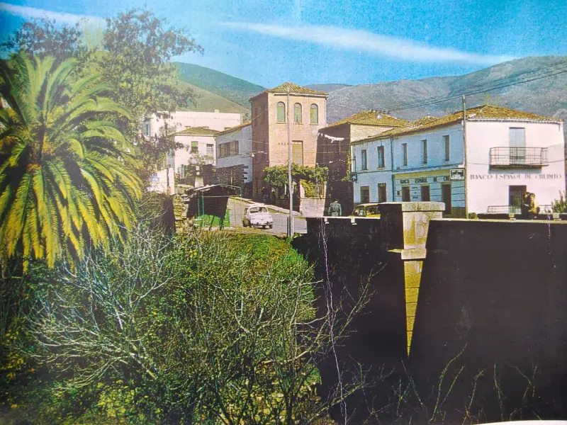 El Puente y Caja de Ahorros