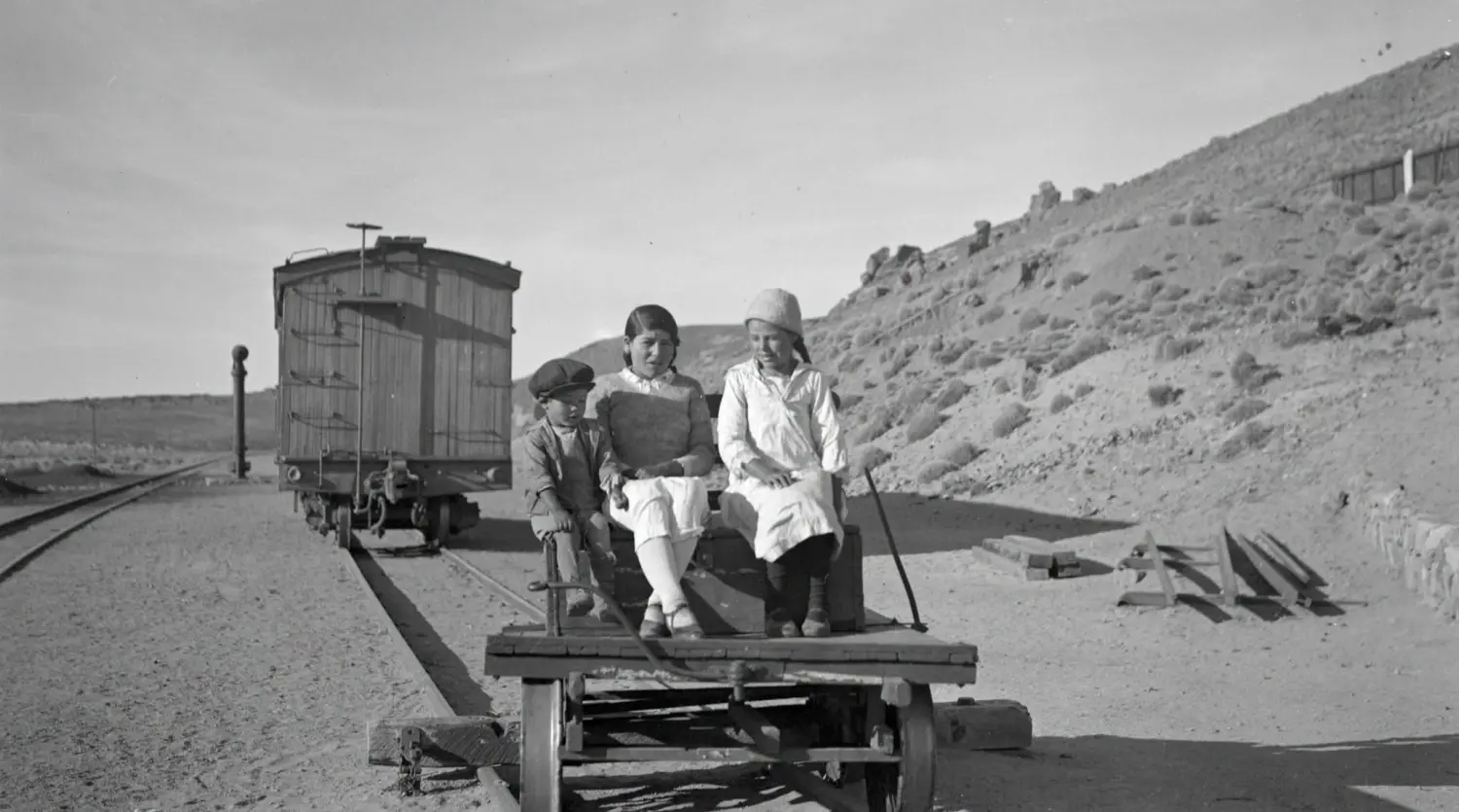 Niños en un carro de tren