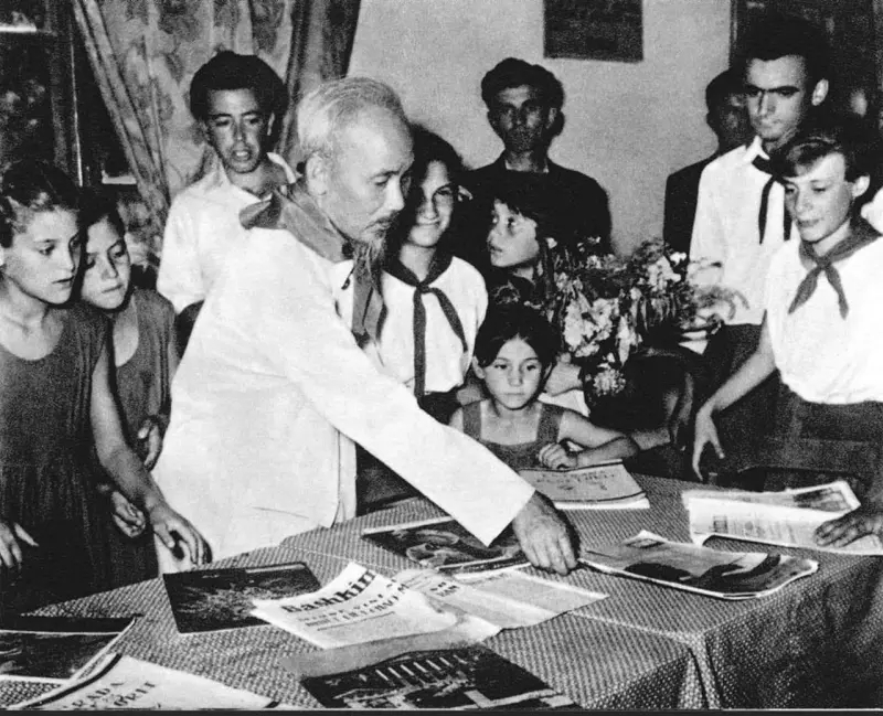 Ho Chi Minh Visiting Albanian Pioneers