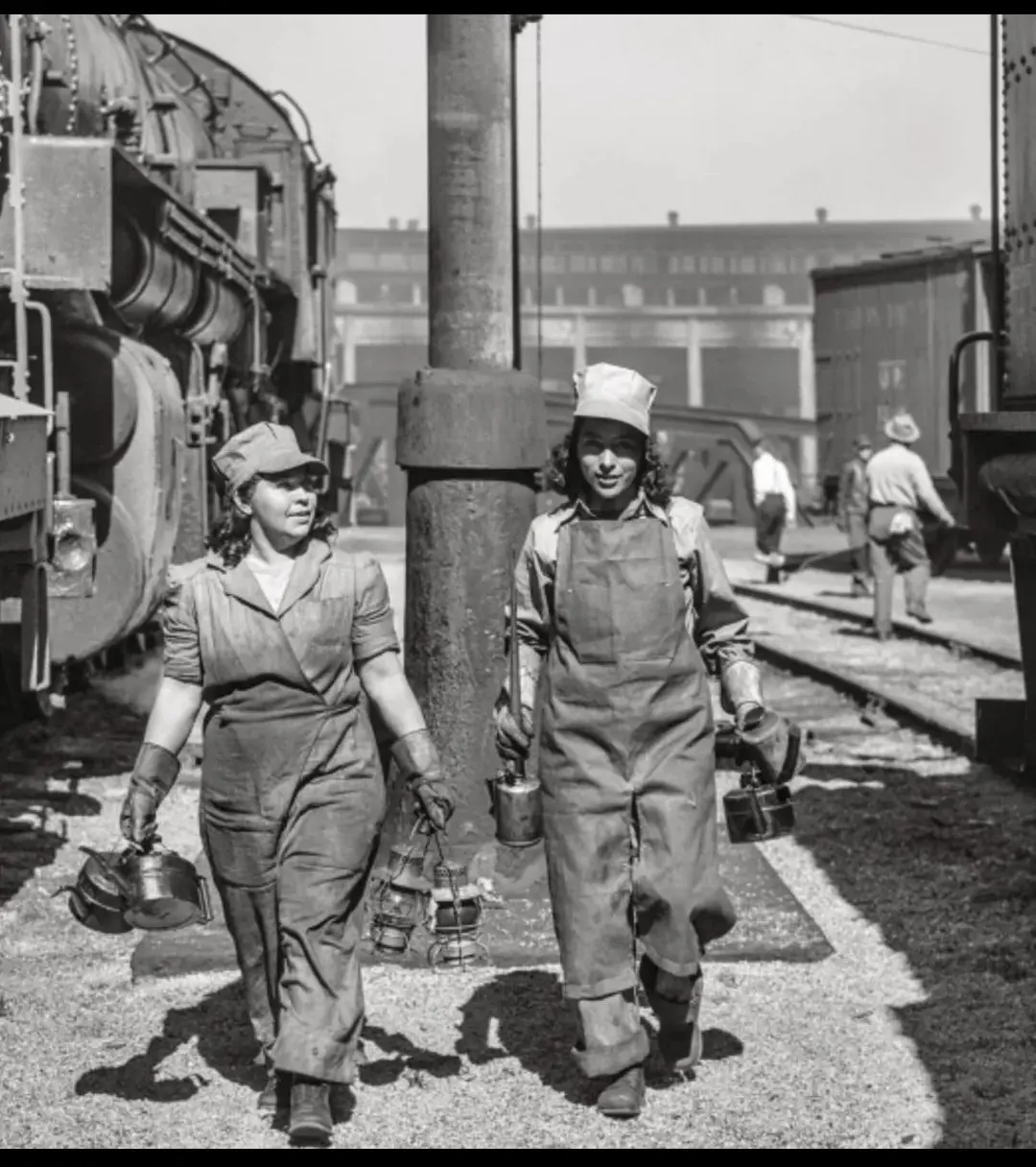 Duas mulheres trabalhando como "fornecedoras" 