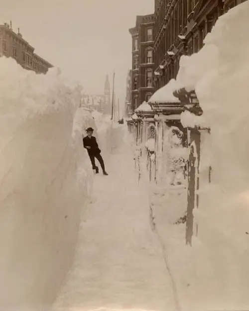 Massive drifts of snow deposited on Madison Avenue and 40th Street, New York, USA during the Great Blizzard
