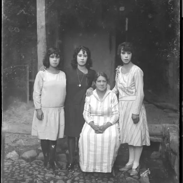 Foto en familia. Foto en familia.