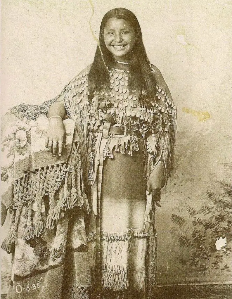 Young Native American girl Young Native American girl