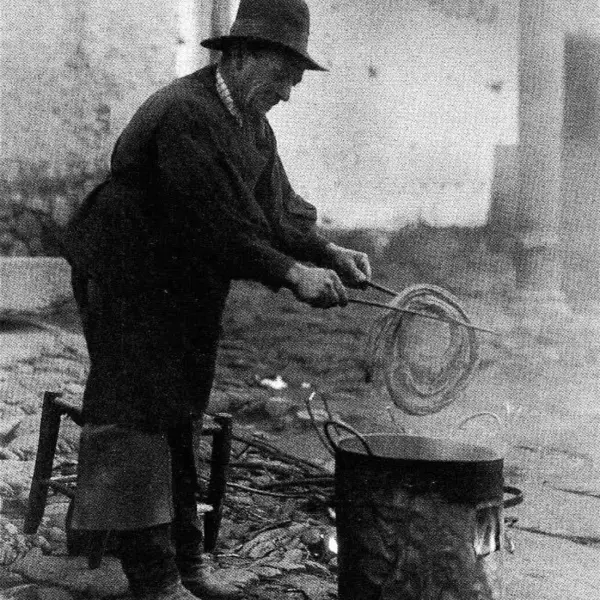 Hombre haciendo churros