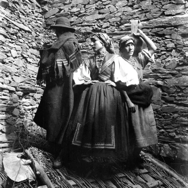 Dos mujeres y un hombre 