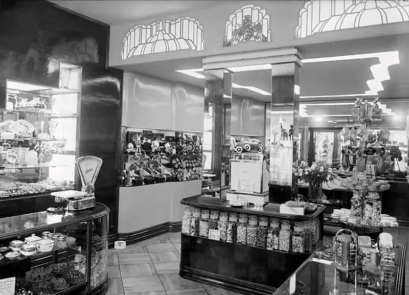 Interior de la Bombonería La Violeta Enel 