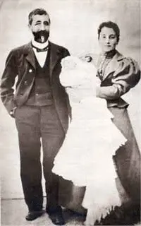 FRANCISCO FRANCO CON SUS PADRES DÍA DEL BAUTIZO