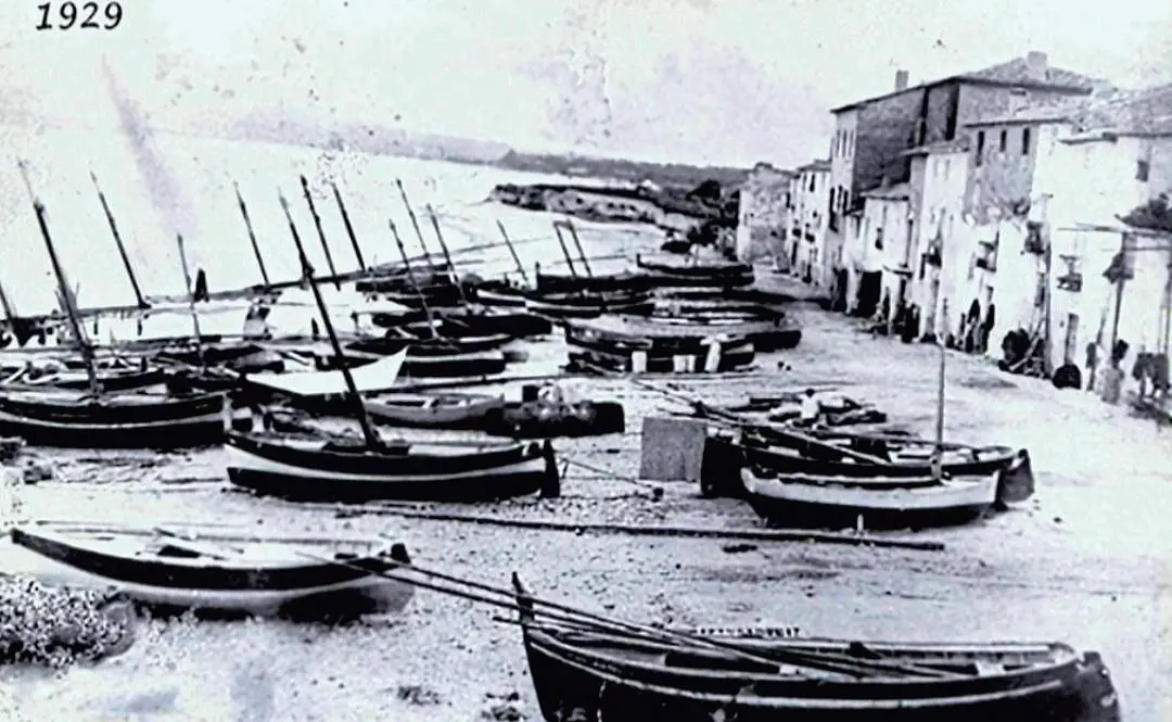 BARCAS EN LA COSTA
