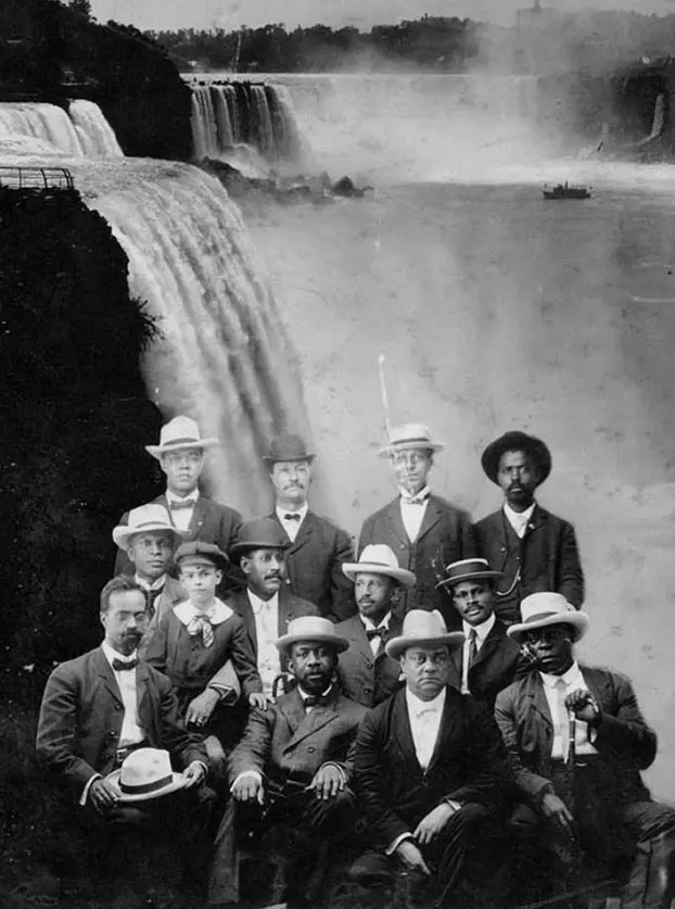 Founders of the Niagara Movement. Du Bois is in the middle row, with white hat.