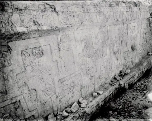 Relieves de estuco en Acanceh. 