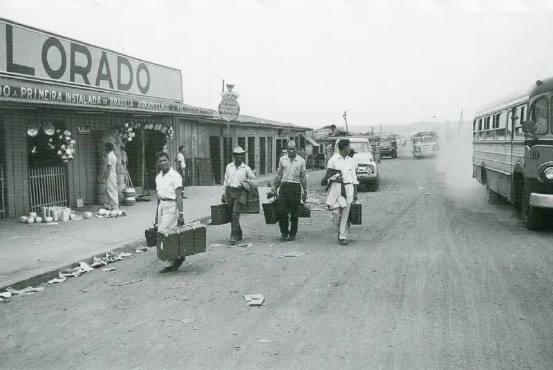 Trabalhadores no período da construção