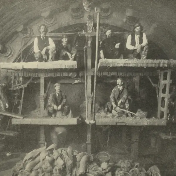 Men constructing Chicago sewers