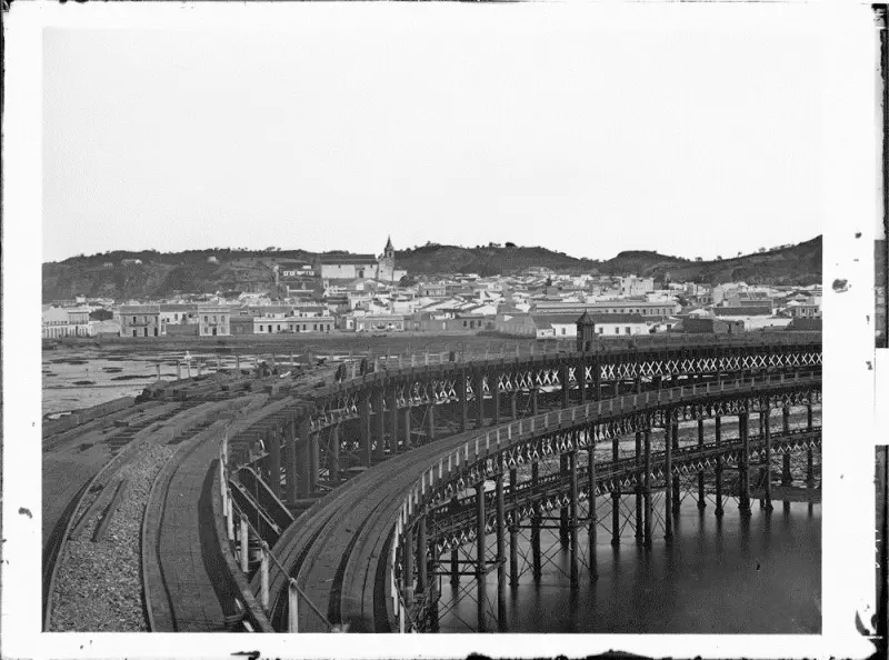 VISTA GENERAL Y PUERTO