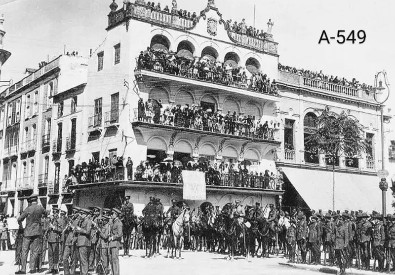 Parada Militar en la Plaza de España 