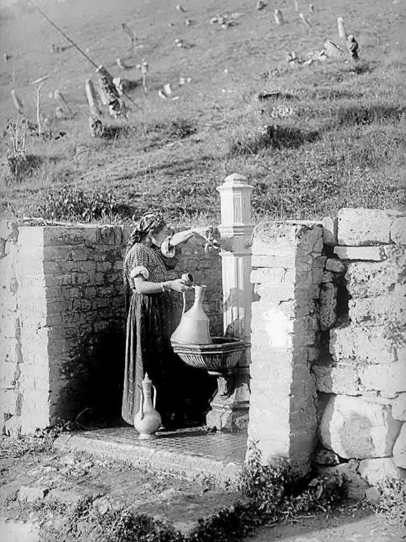 Girl at the fountain