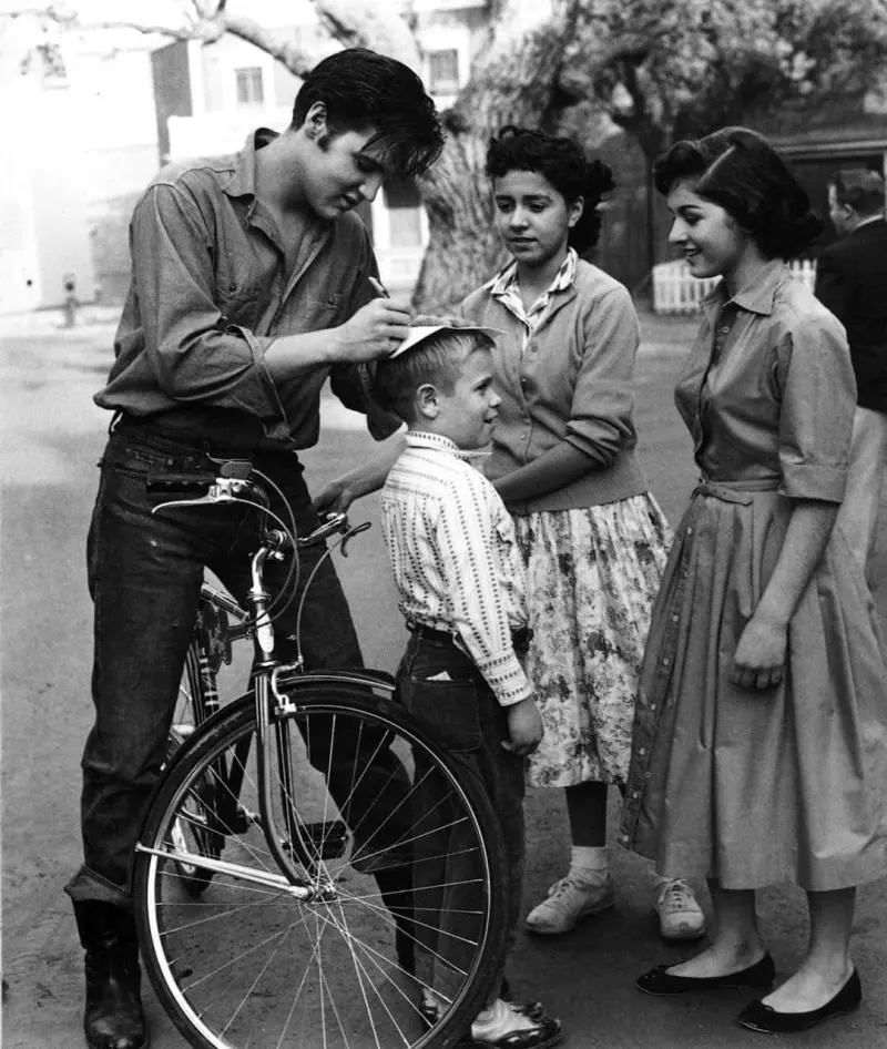 Elvis Presley signing autographs for fans