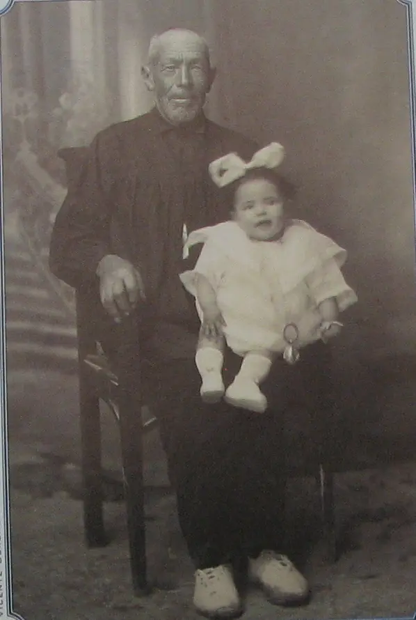 ABUELO Y NIETA