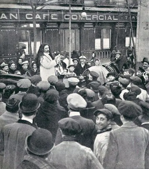 VENDEDOR DE CRECEPELO EN GLORIETA DE BILBAO