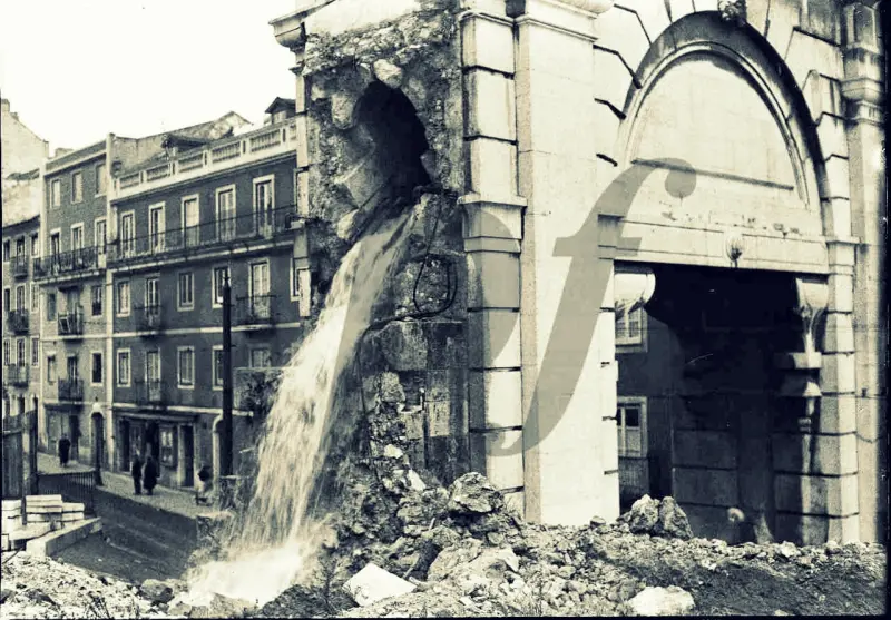 Desmantelamento do Arco de São Bento