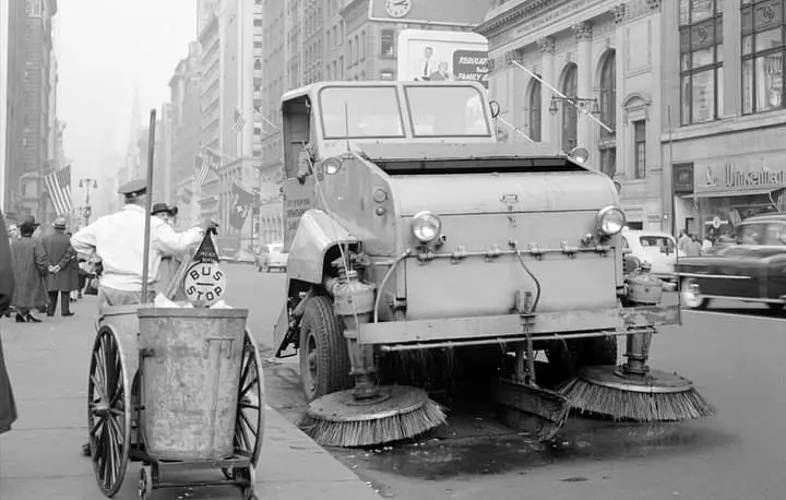 Street Cleaner on 5th Avenue 