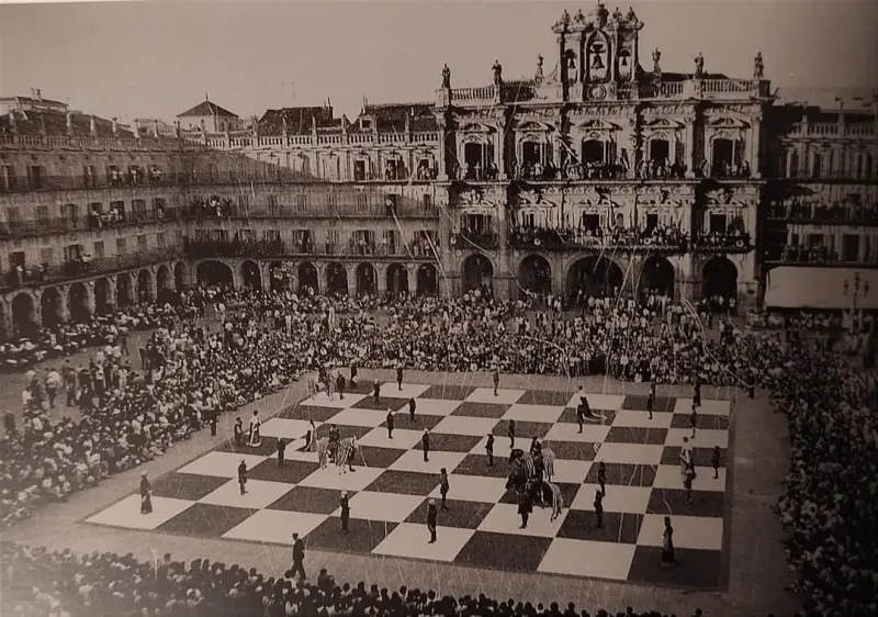 AJEDREZ VIVIENTE EN PLAZA MAYOR