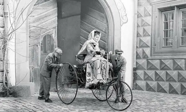 Berta Benz Drives the Benz Patent-Motorwagen