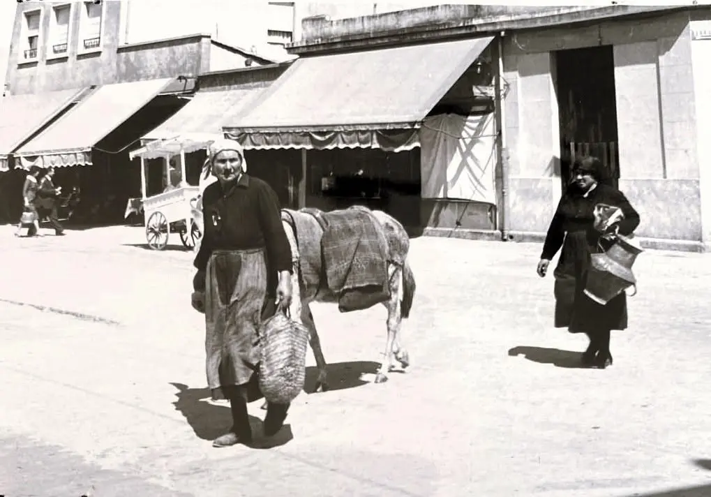 Mujeres en una calle de Verín