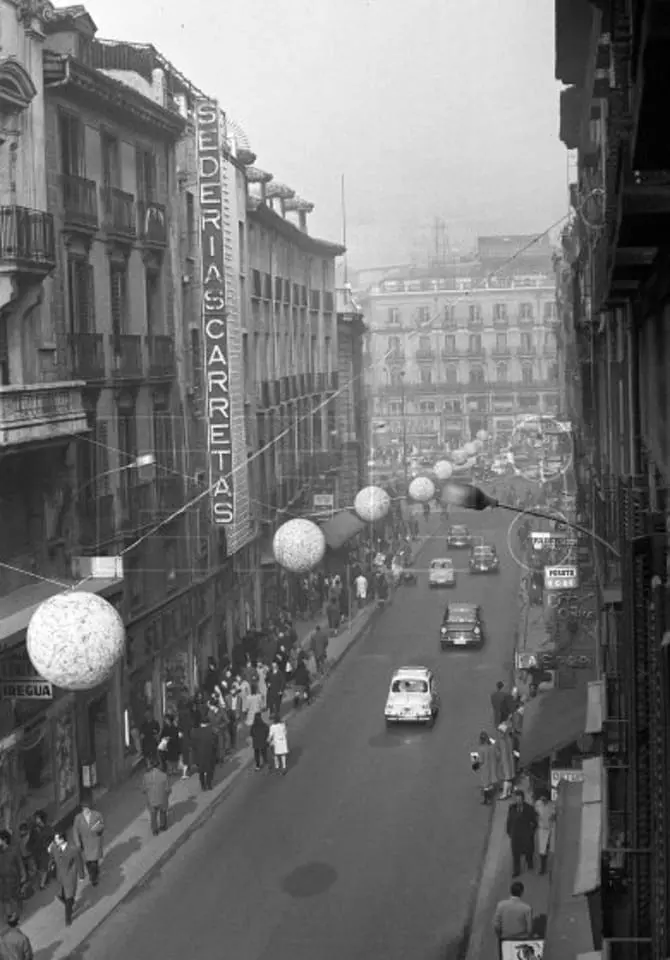 ADORNOS NAVIDEÑOS EN LA C/ CARRETAS