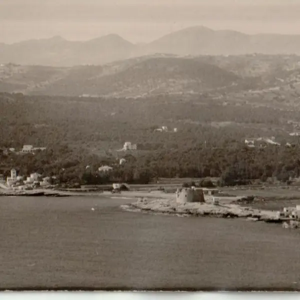 Panorámica de la costa, puerto, pueblo y Castellet.