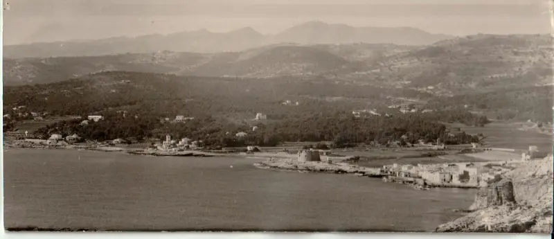 Panorámica de la costa, puerto, pueblo y Castellet.