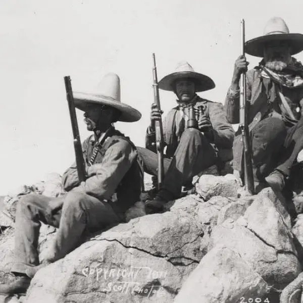 Revolucionarios en montañas de Ciudad Juárez