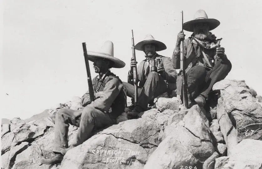 Revolucionarios en montañas de Ciudad Juárez Revolucionarios en montañas de Ciudad Juárez