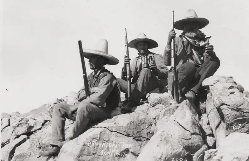 Revolucionarios en montañas de Ciudad Juárez