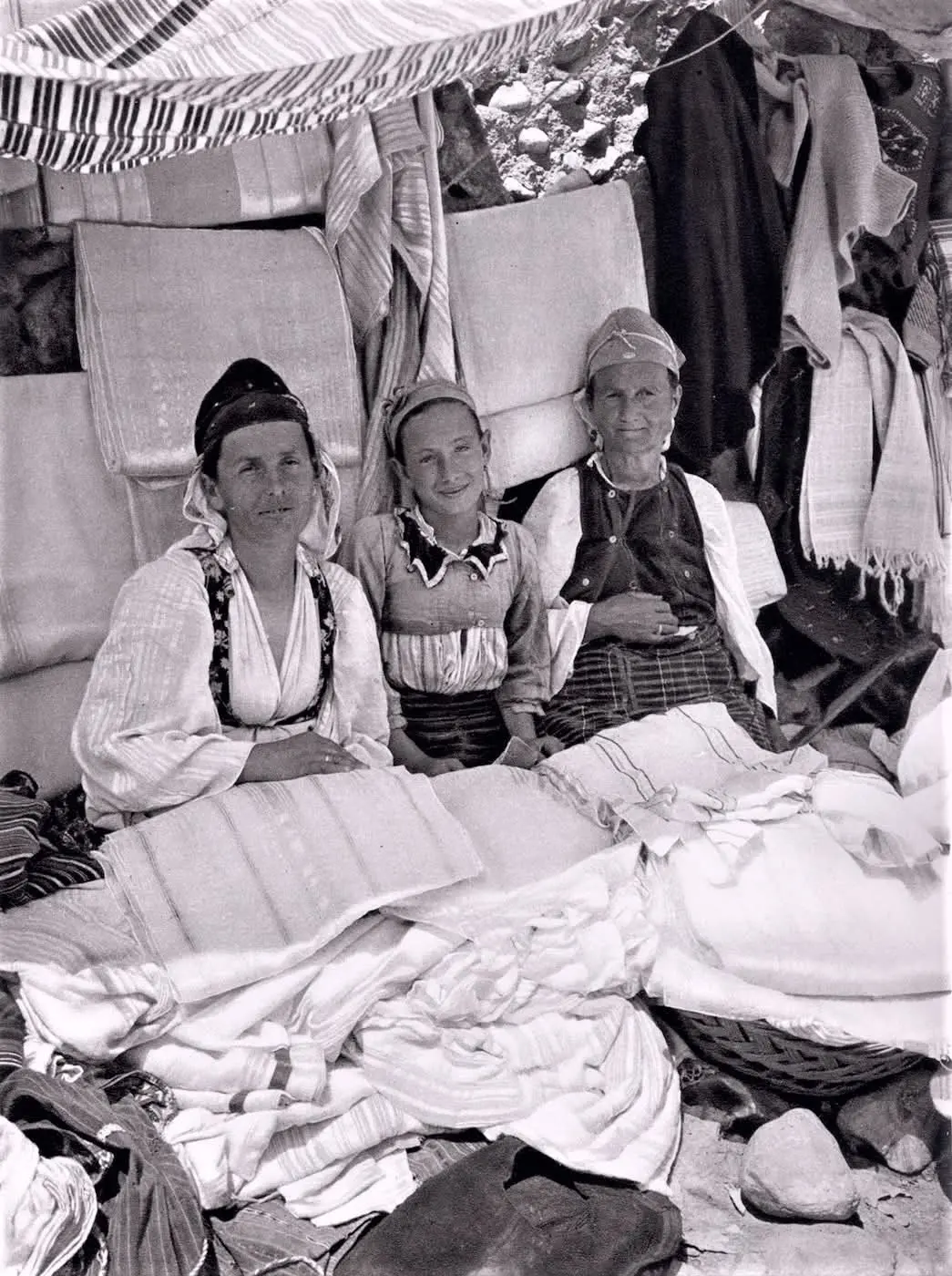 Comerciants de roba al mercat.