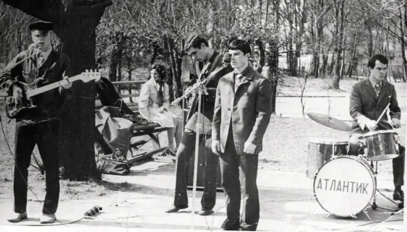 Oleg Gazmanov at the microphone